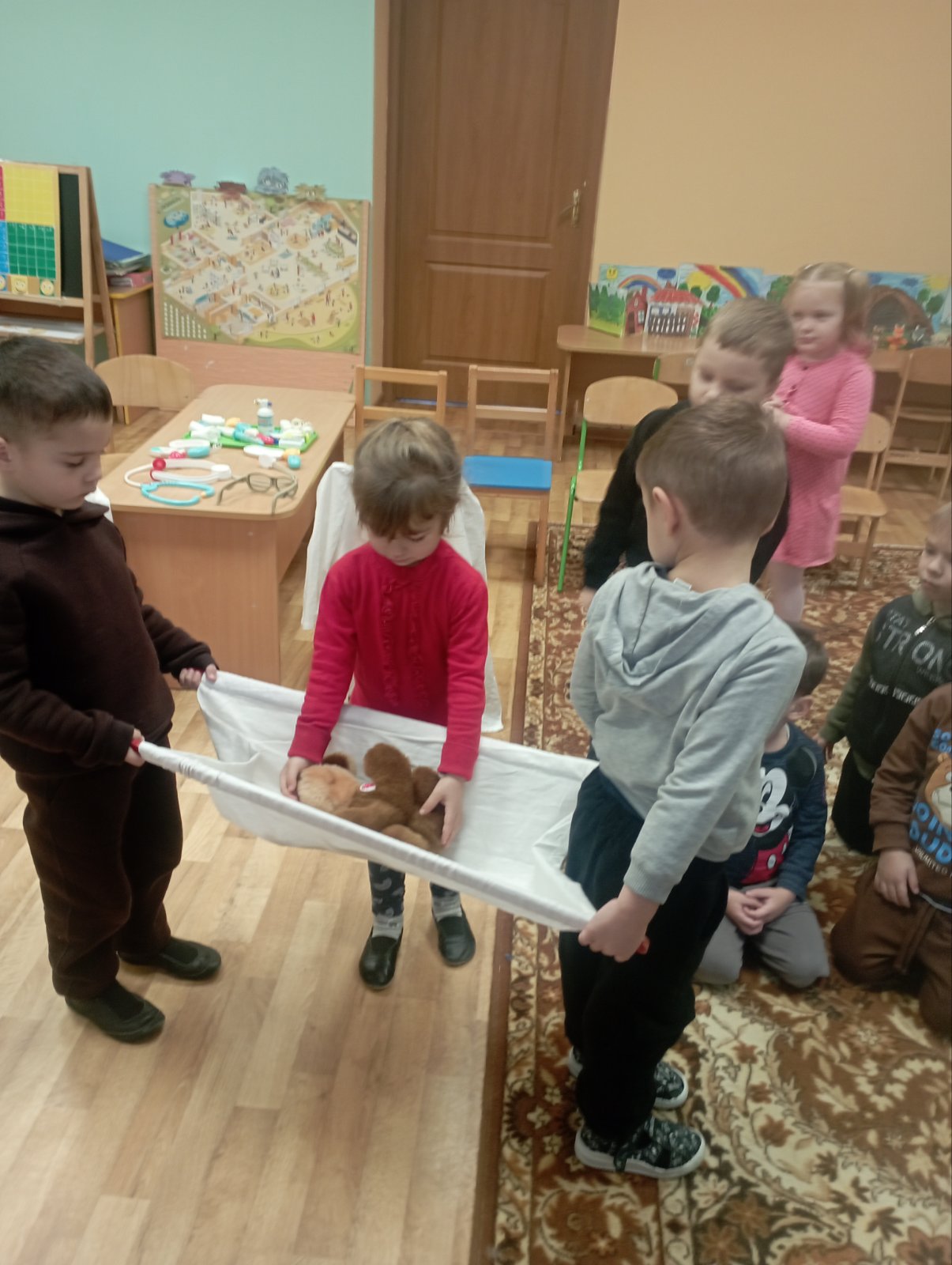 Доброта, милосердя, цінність життя іншого.