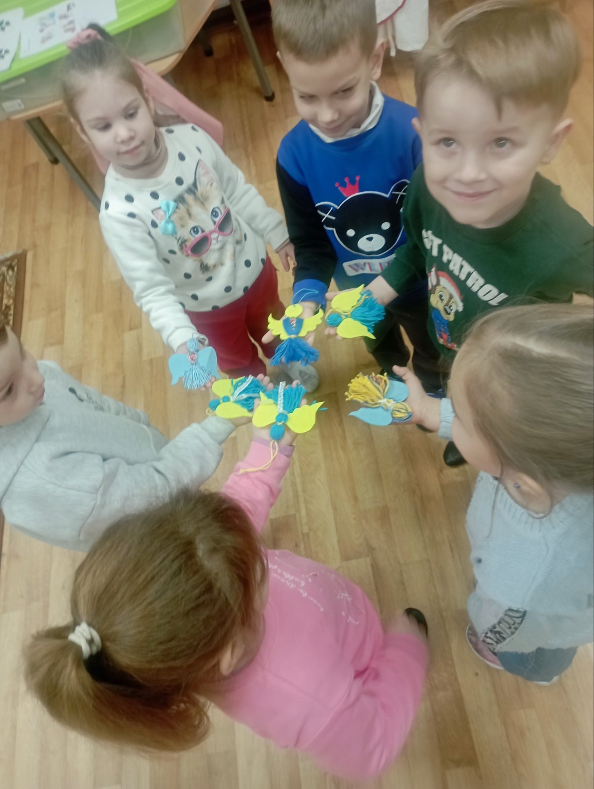 Доброта, милосердя, цінність життя іншого.