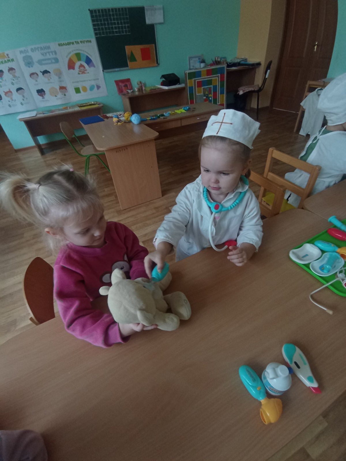 Доброта, милосердя, цінність життя іншого.